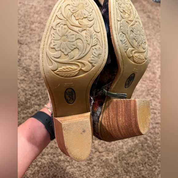 Sofft Brand Floral Bootie. Size 9 - Picture 7 of 10